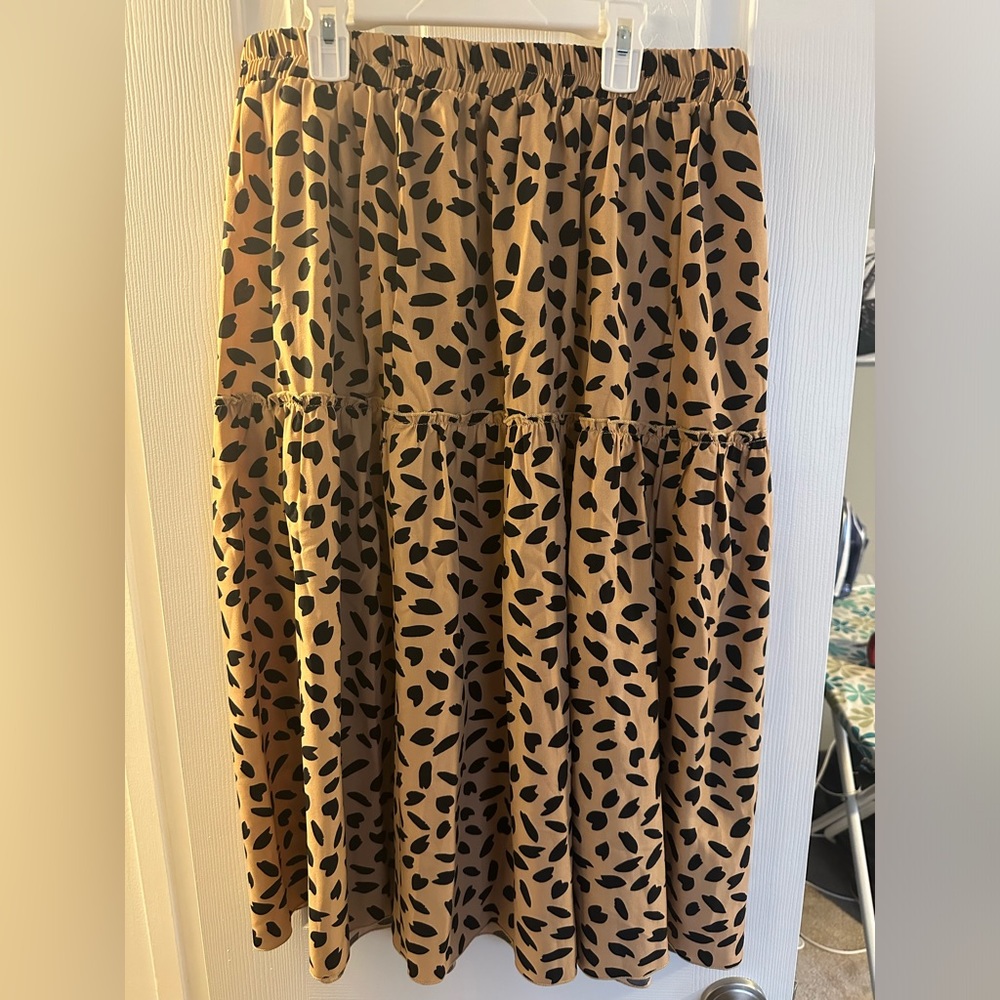 Highwaisted leopard print midi skirt